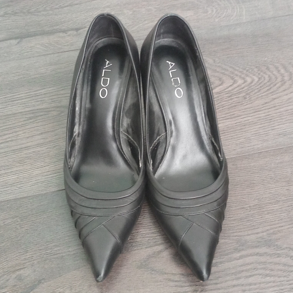 Black Pumps